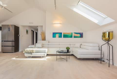 Successful Airbnb property: Amazing penthouse 2-bedroom apartment with pool in Općina Bol