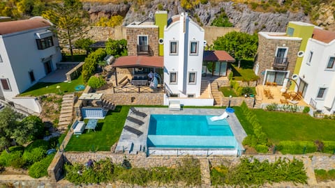 4 BR Villa - Private Pool, Beach & View