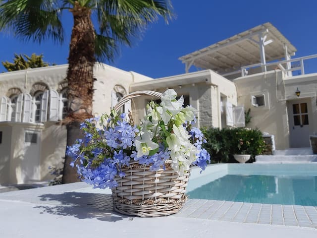 Heliolithos Traditional Suite