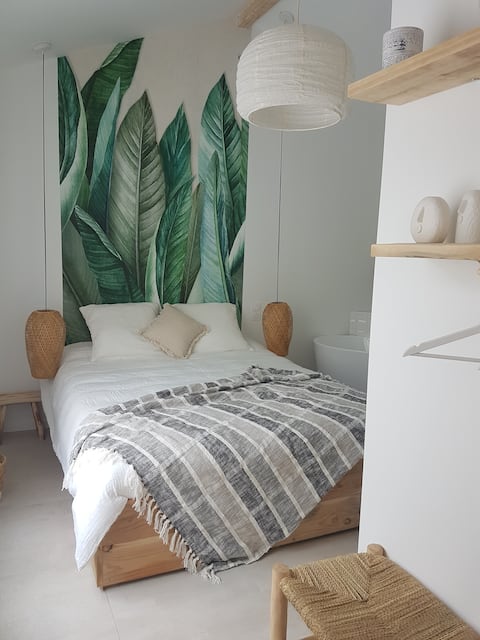 "Bali" Inspired Bed and Breakfast, Jacuzzi & Breakfast