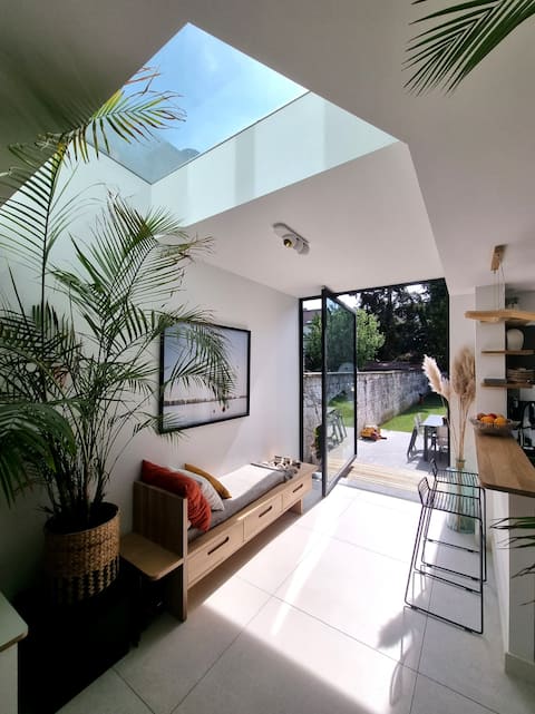 Beautiful architectural house with garden!