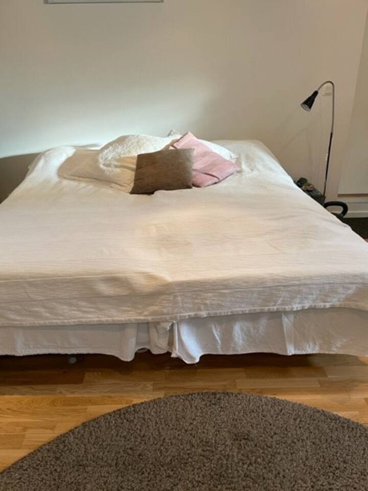 210 სმ სიგანის ორადგილიანი საწოლი