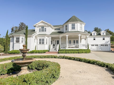 4 Acre Villa Estate. Heated Pool-Slide-Spa-Sauna