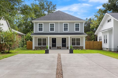 Urban Chic WeCo Retreat | 75" TV & Walk to Dining