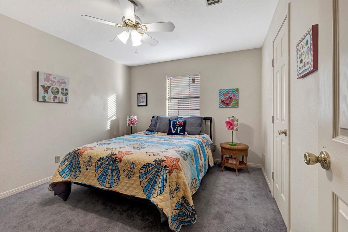 Tercer dormitorio con cama tamaño Queen.