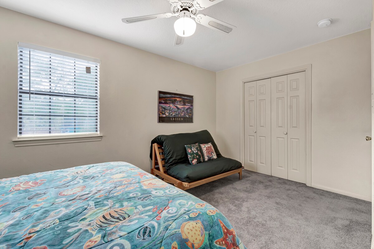 Segundo dormitorio en la planta superior con futón