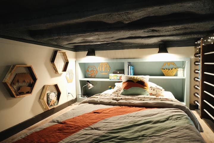 The Kids Loft - complete with a Twin Bed, Smart TV & Kids' Activities