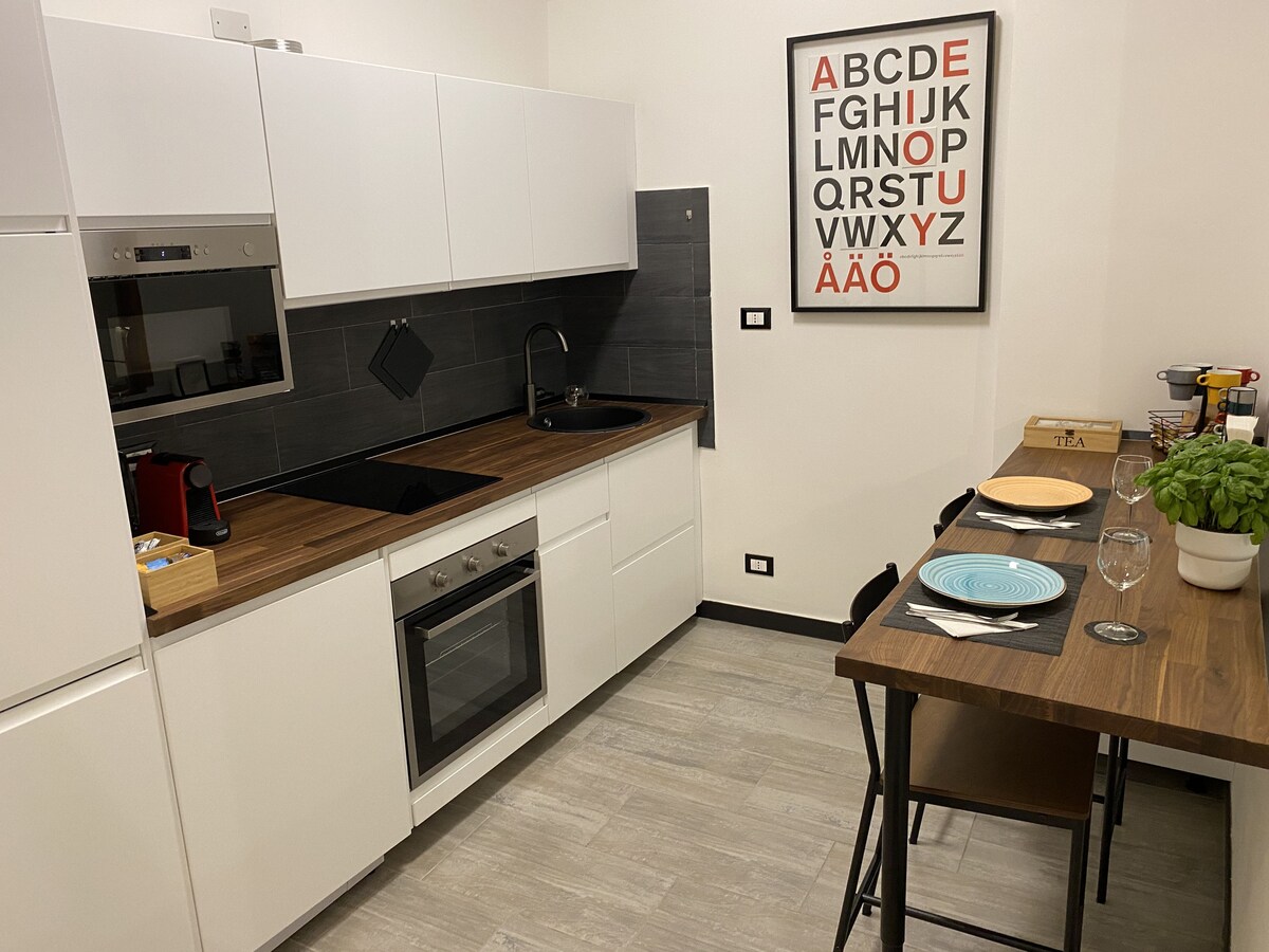 Top performing Airbnb: Cozy apartment in the historic center in Genova