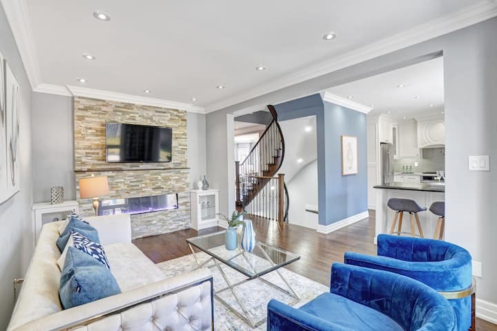 Luxury 6 Bedroom Furnished Home in Richmond Hill Houses for Rent in
