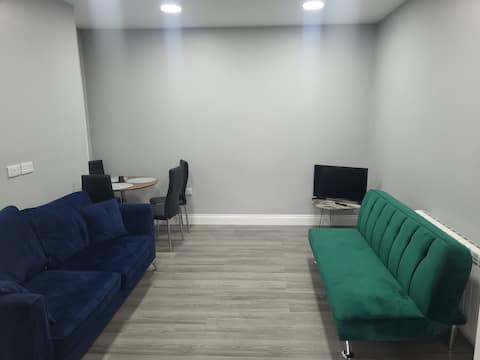 Popular Airbnb listing: Ground Floor Flat - Dartford - % off Monthly Stays in Stone