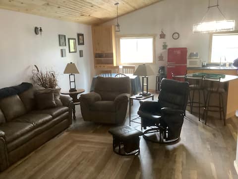 Top performing Airbnb: 1 bedroom apartment with gas fireplace. in Bigfork