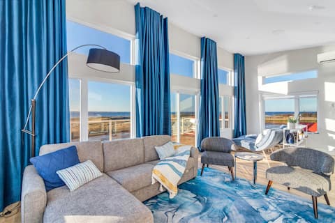 Luxurious Waterfront Beach House in Parlee Beach