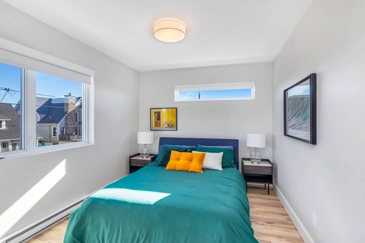 Luxurious Waterfront Beach House in Parlee Beach gallery image 5