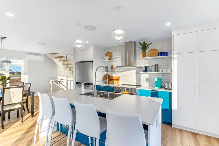 Luxurious Waterfront Beach House in Parlee Beach gallery image 2