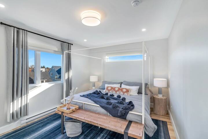 Luxurious Waterfront Beach House in Parlee Beach gallery image 4