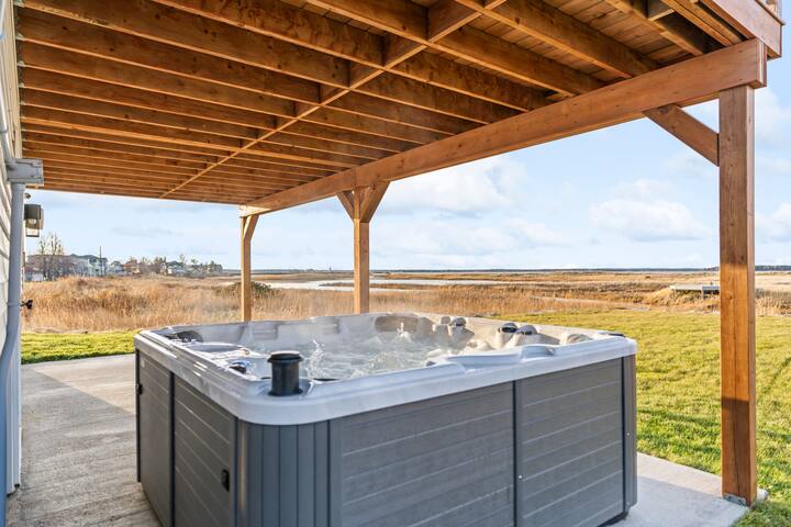 Luxurious Waterfront Beach House in Parlee Beach gallery image 3