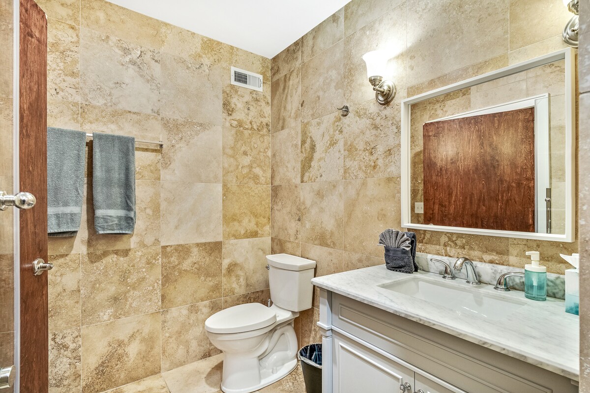 Unit 4, Queen & Sofa Beds, WiFi, Elevator@Old City
