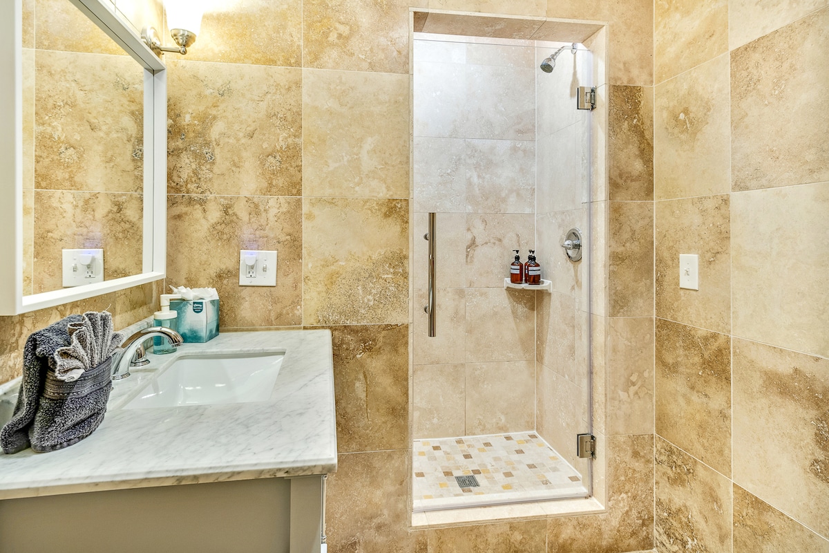 Unit 4, Queen & Sofa Beds, WiFi, Elevator@Old City