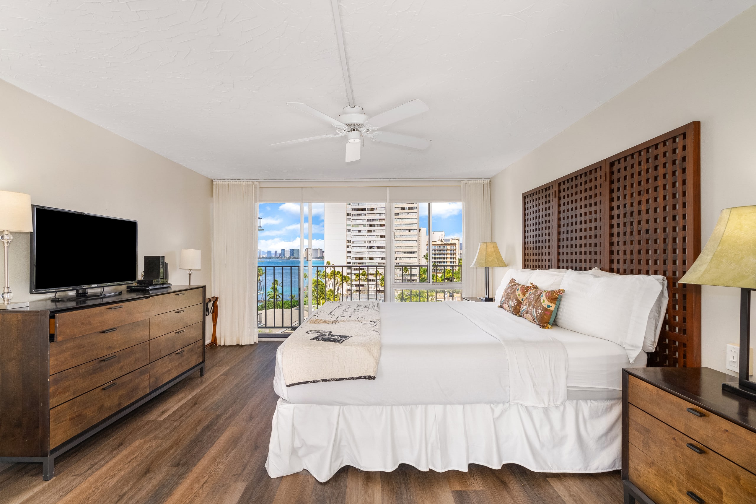 DHBH 1001 Enjoy our Waikiki slice of Paradise - Image 17