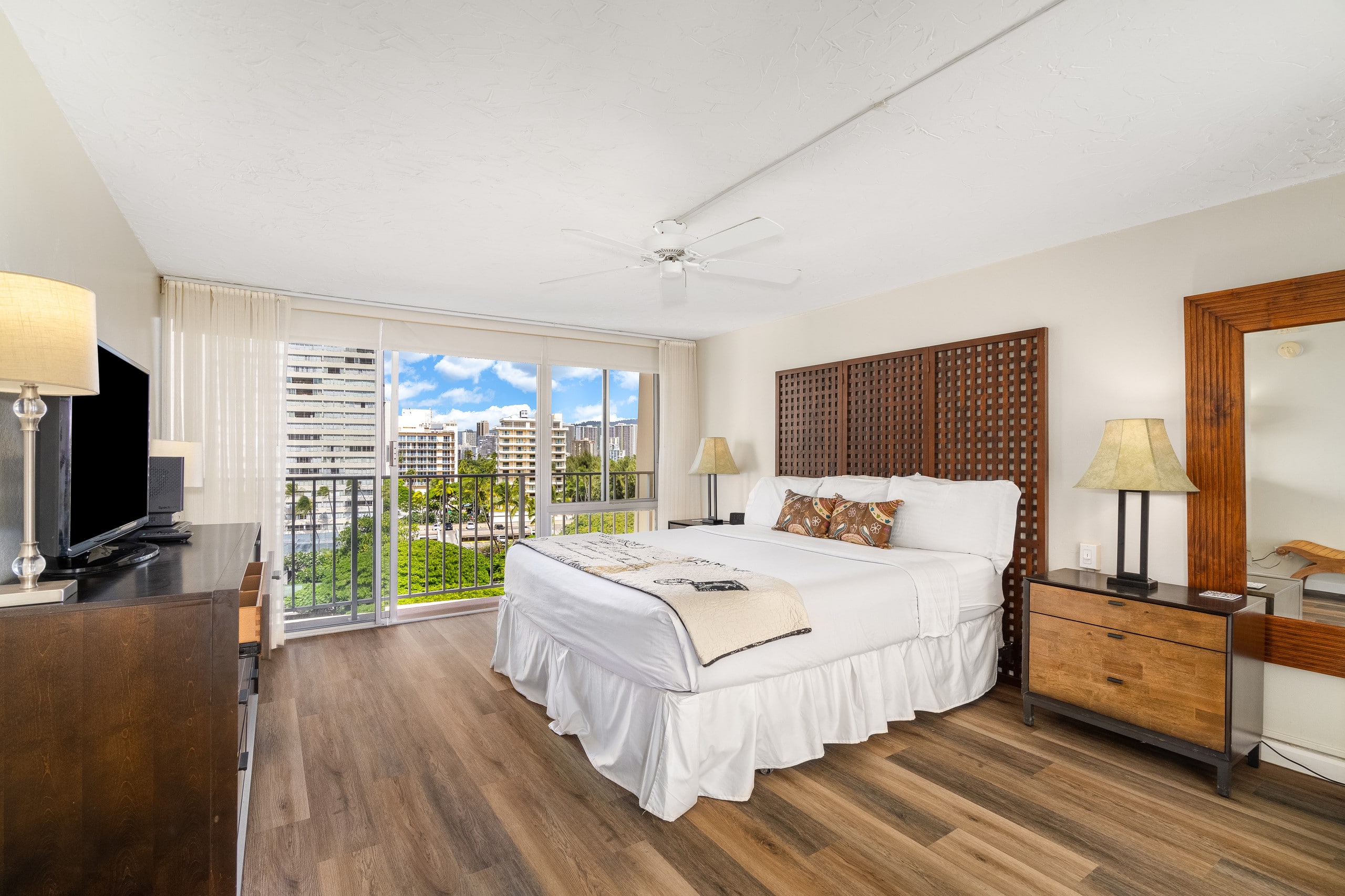 DHBH 1001 Enjoy our Waikiki slice of Paradise - Image 20