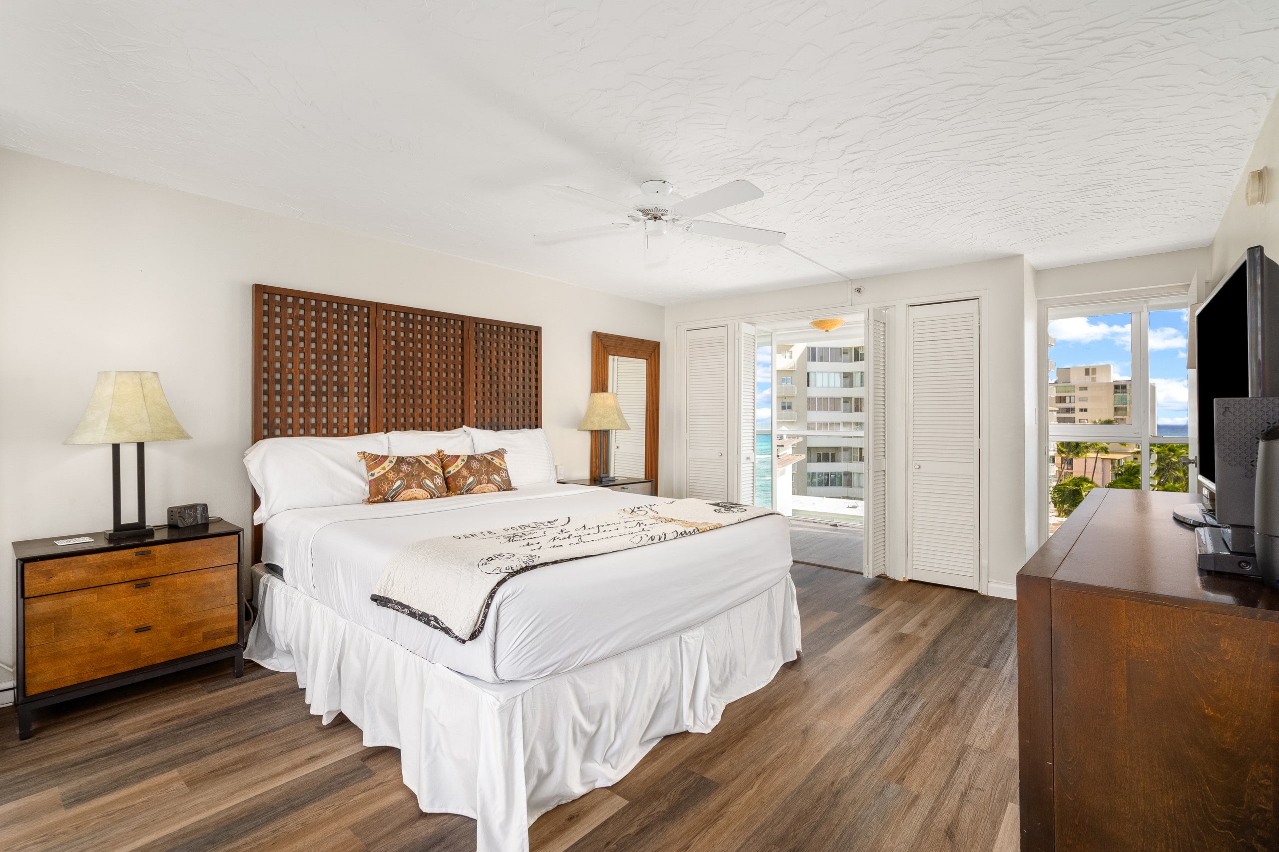 DHBH 1001 Enjoy our Waikiki slice of Paradise - Image 18