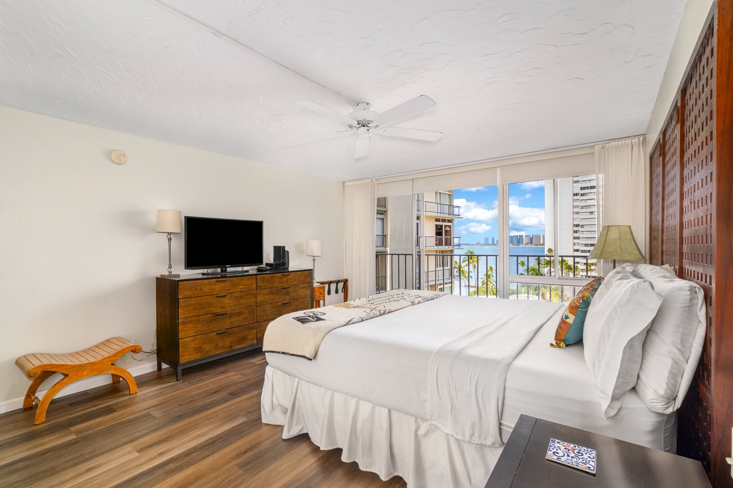 DHBH 1001 Enjoy our Waikiki slice of Paradise - Image 19