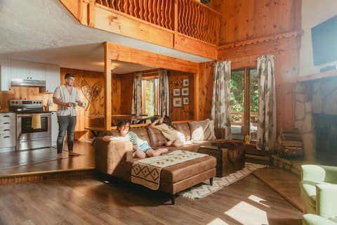 Successful Airbnb property: Happy Camper Chalet | Hot Tub & Sauna on Mountain in Québec