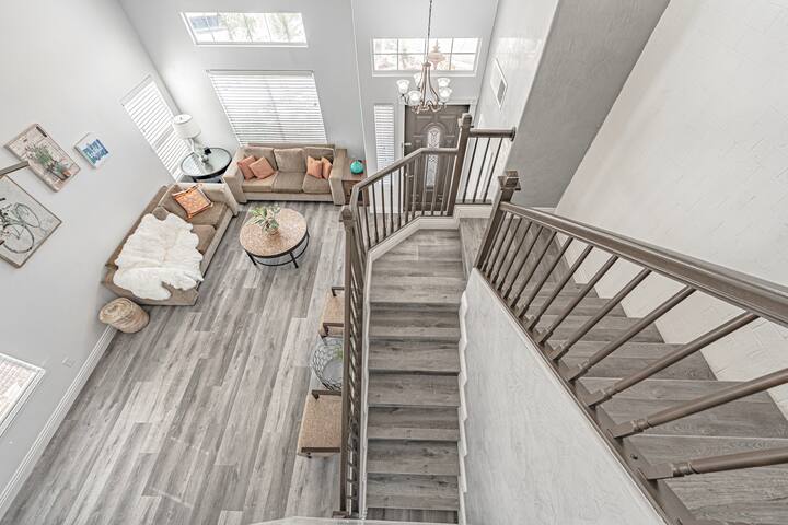 4K Beds, 3.5mi to strip! Pool wHeat/Mini Golf&Bbq! gallery image 5