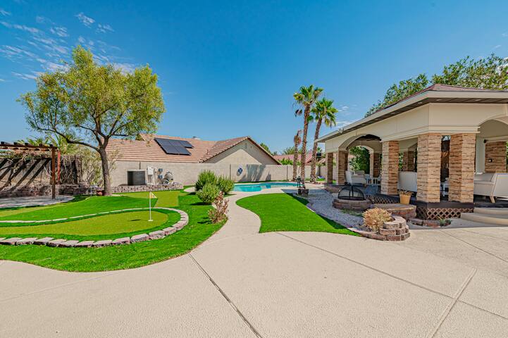 4K Beds, 3.5mi to strip! Pool wHeat/Mini Golf&Bbq! gallery image 3