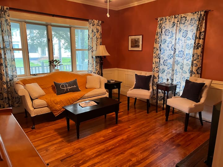 Raquette Room - Downstairs, Double, Shared Bath