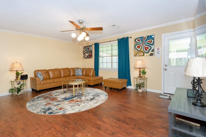 Cozy Home 3bd 2 Ba In A Quiet Neighborhood - Baton Rouge, LA