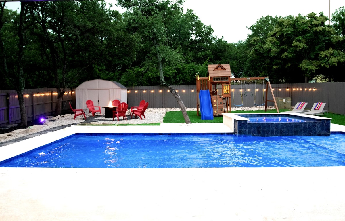 Popular Airbnb listing: D'Oasis "Pool Paradise" Hot tub, Sleeps16 BOOK IT! in Northwest
