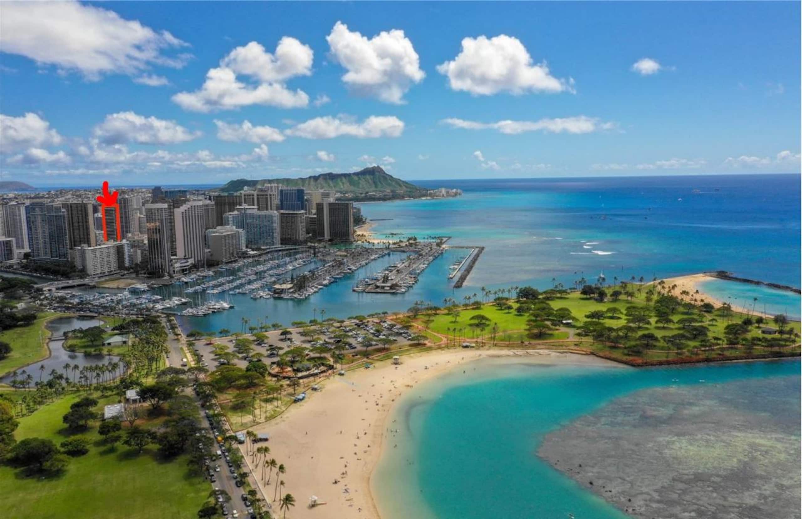 Condo in Honolulu · ★4.42 · Studio · 1 bed · 1 private bath - Image 3