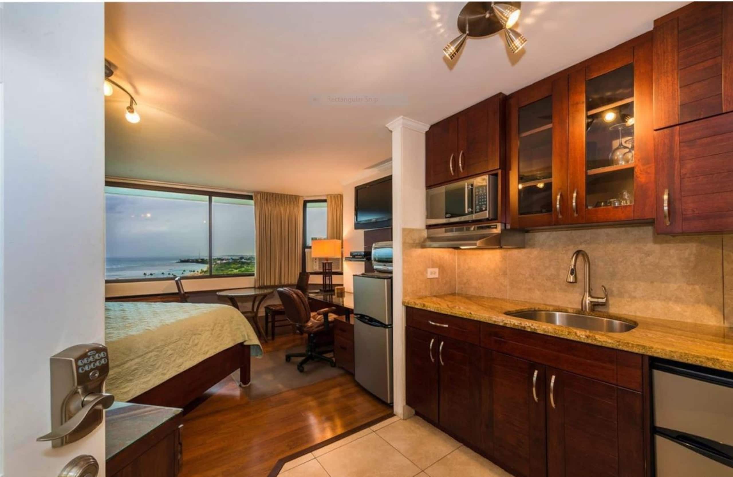 Condo in Honolulu · ★4.42 · Studio · 1 bed · 1 private bath - Image 2