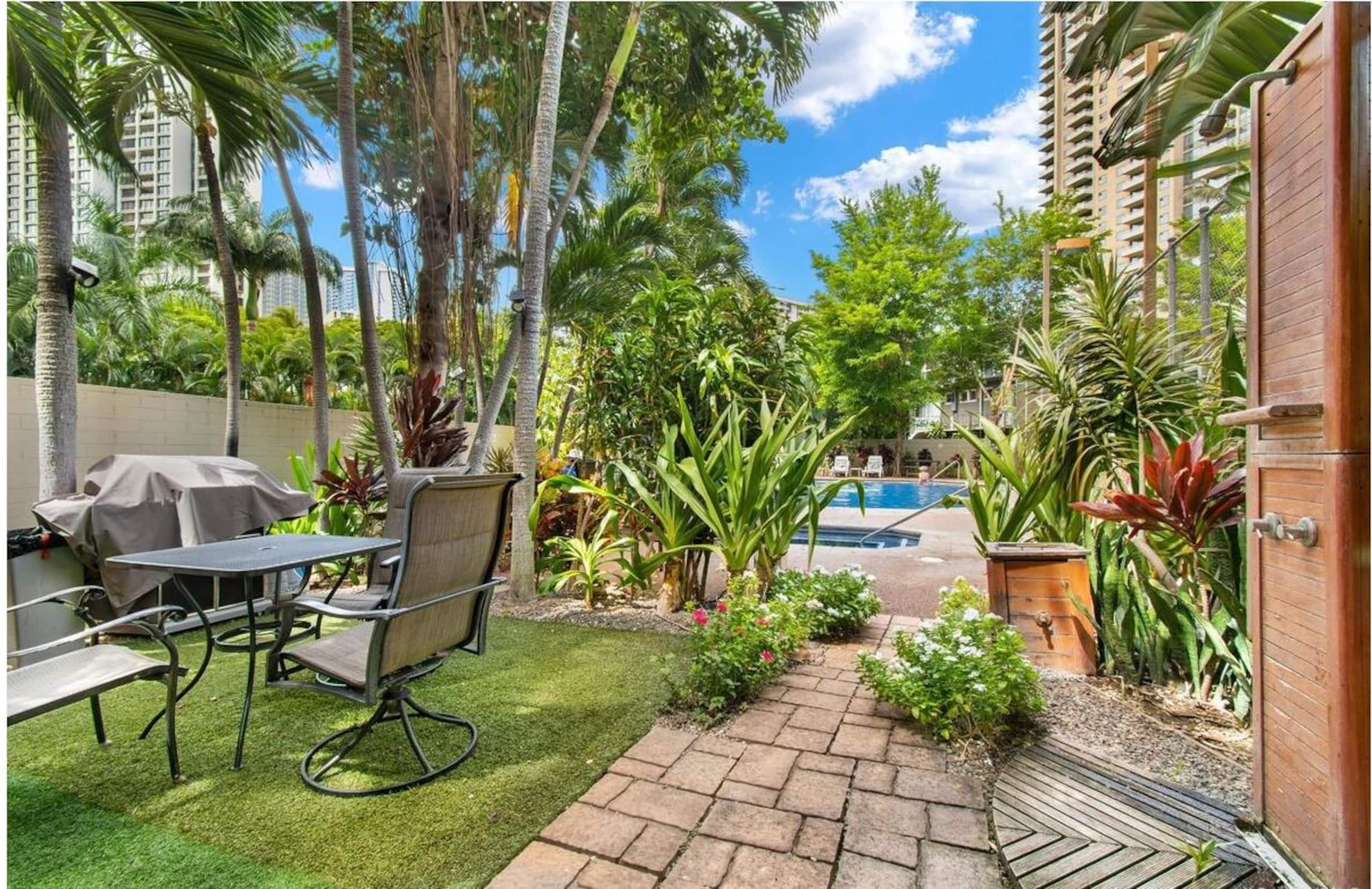 Condo in Honolulu · ★4.42 · Studio · 1 bed · 1 private bath - Image 13