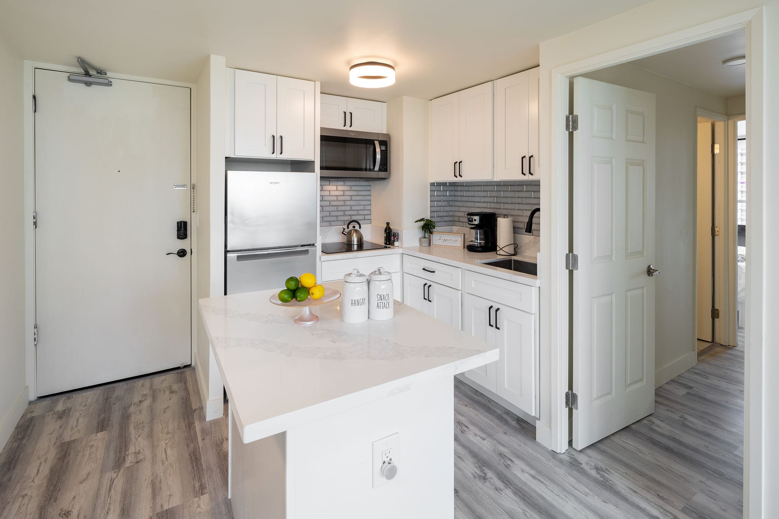 Condo in Honolulu · ★4.92 · 1 bedroom · 3 beds · 1 private bath - Image 9