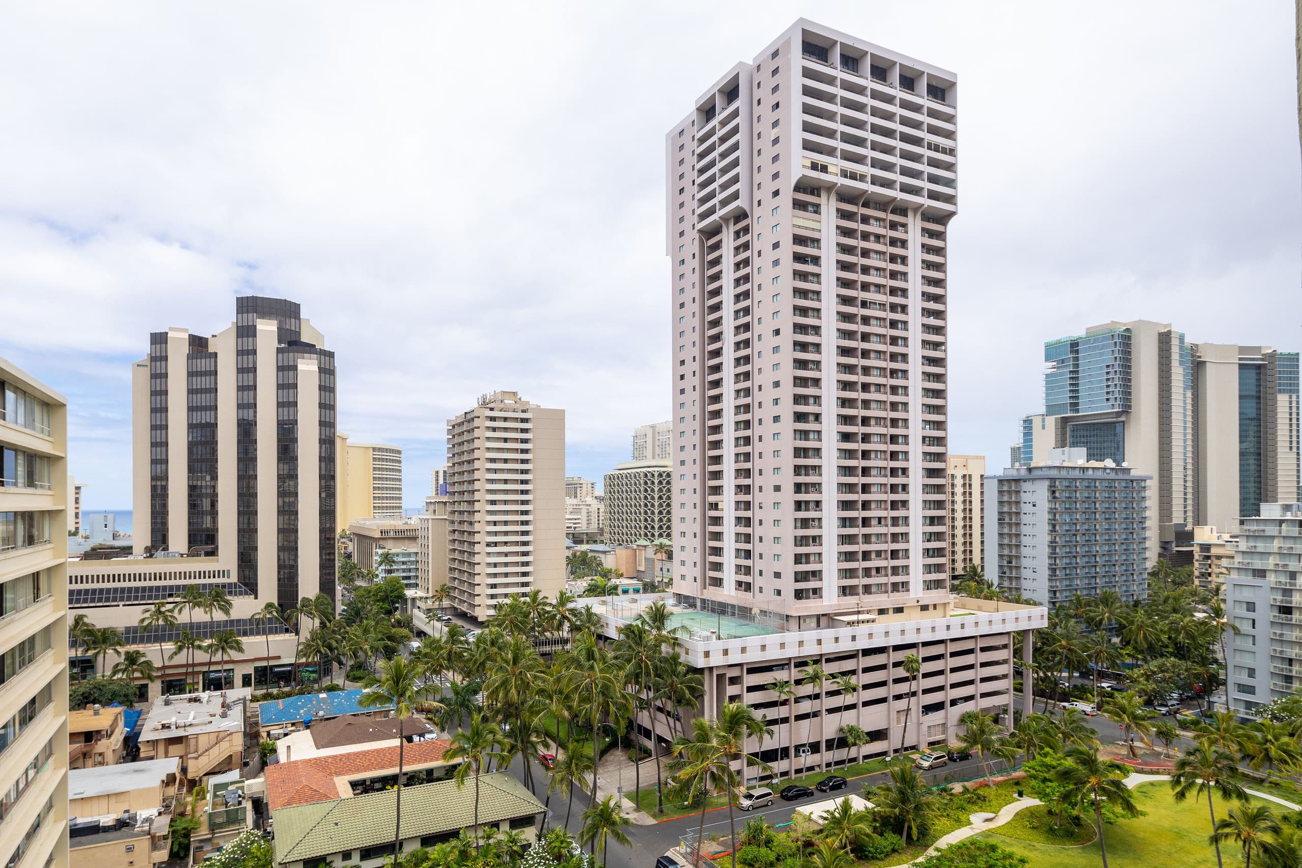 Condo in Honolulu · ★4.92 · 1 bedroom · 3 beds · 1 private bath - Image 15