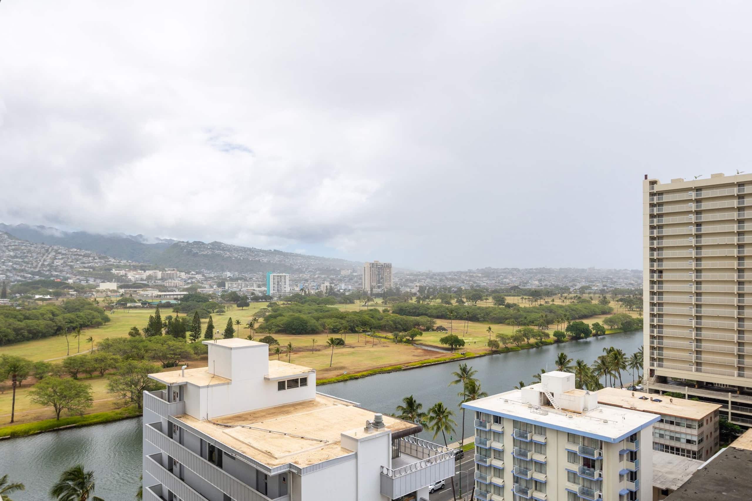 Condo in Honolulu · ★4.92 · 1 bedroom · 3 beds · 1 private bath - Image 16