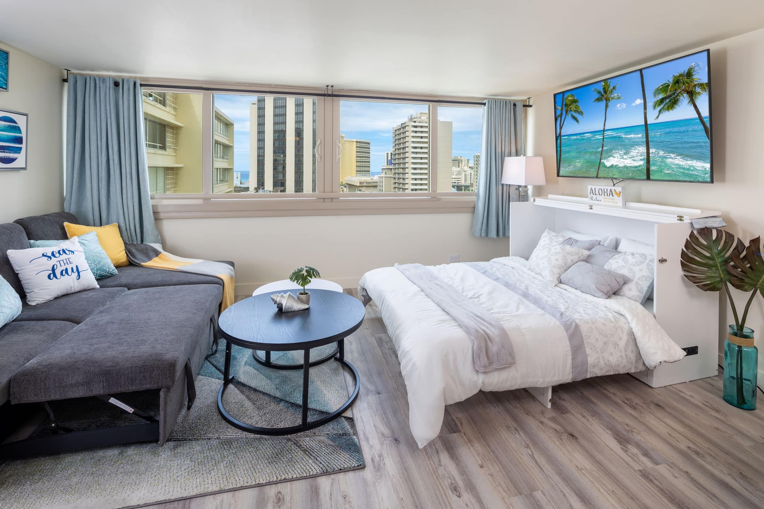 Condo in Honolulu · ★4.92 · 1 bedroom · 3 beds · 1 private bath - Image 2