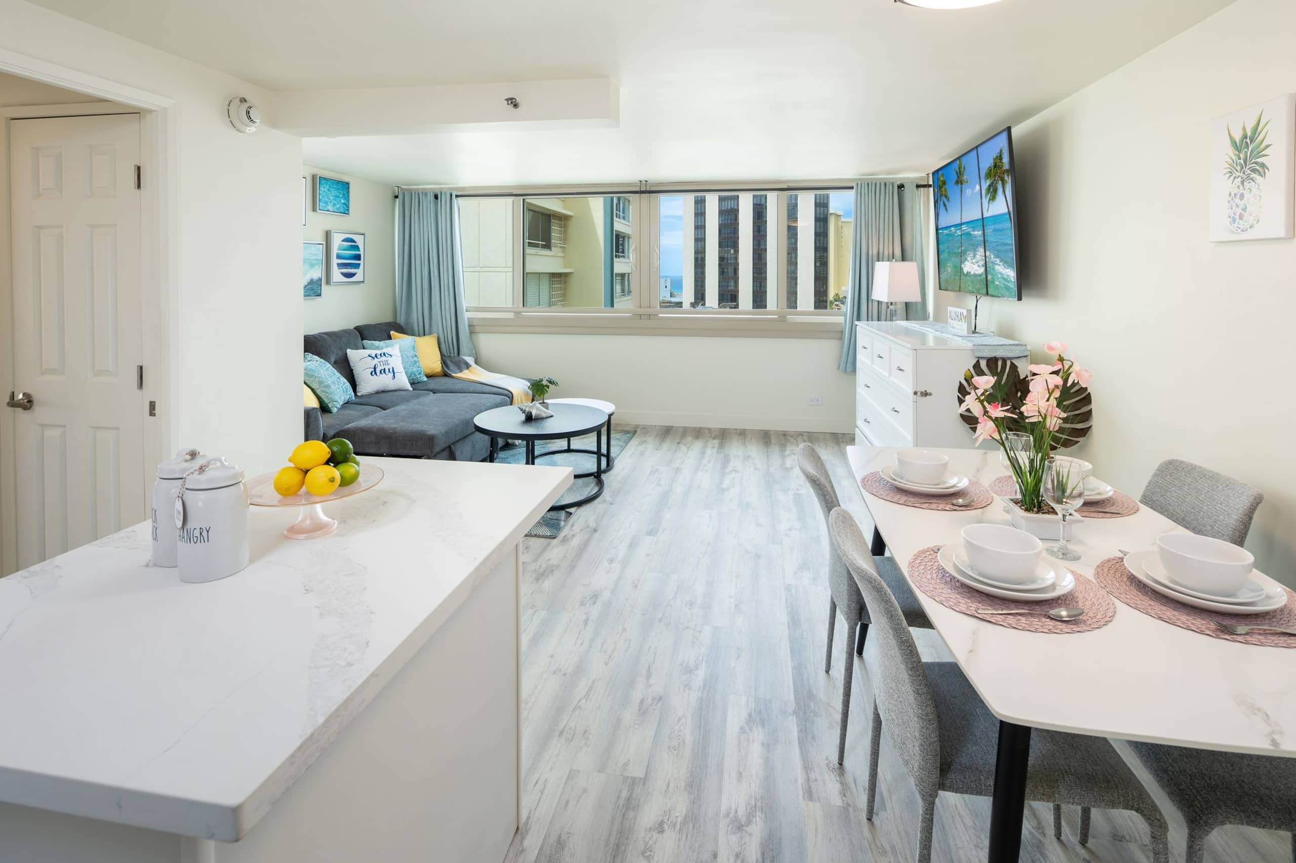 Condo in Honolulu · ★4.92 · 1 bedroom · 3 beds · 1 private bath - Image 3