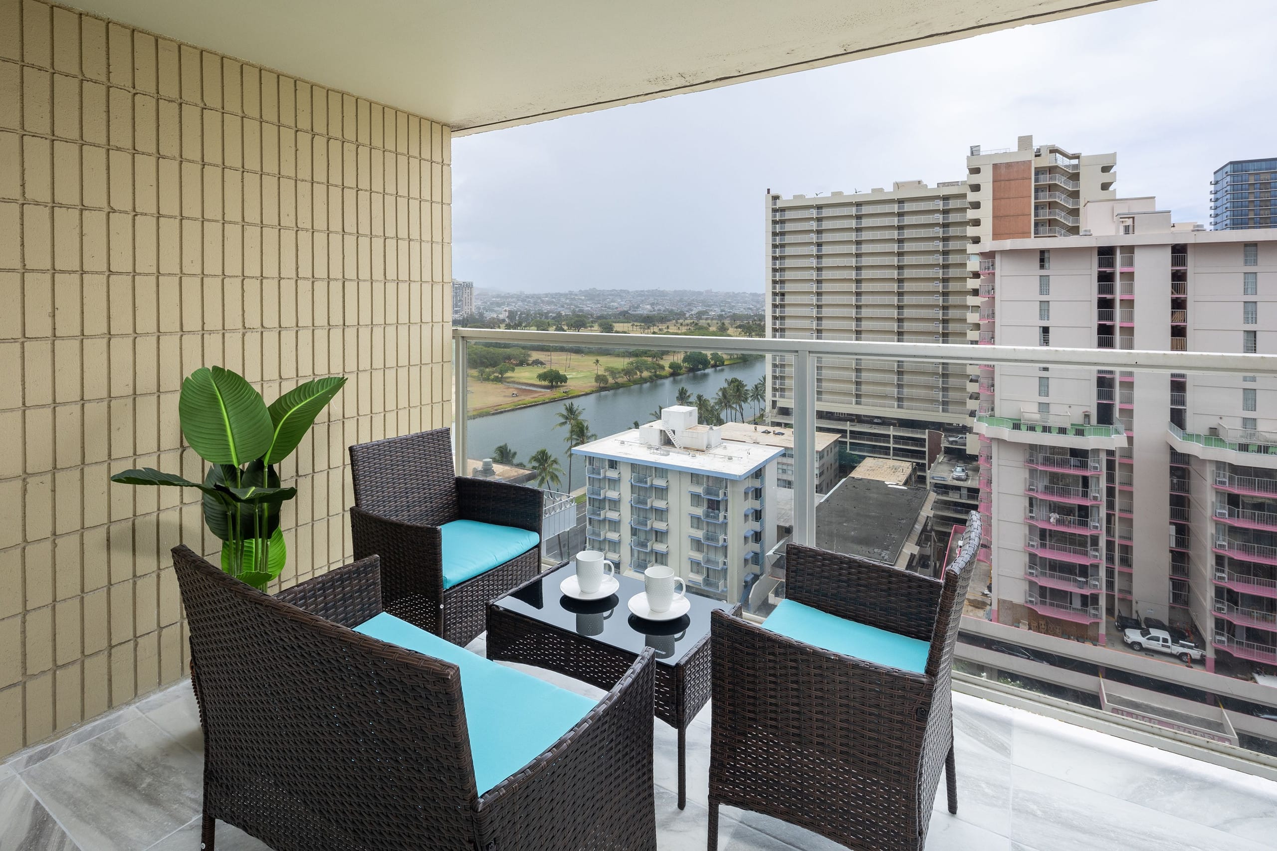 Condo in Honolulu · ★4.92 · 1 bedroom · 3 beds · 1 private bath - Image 13