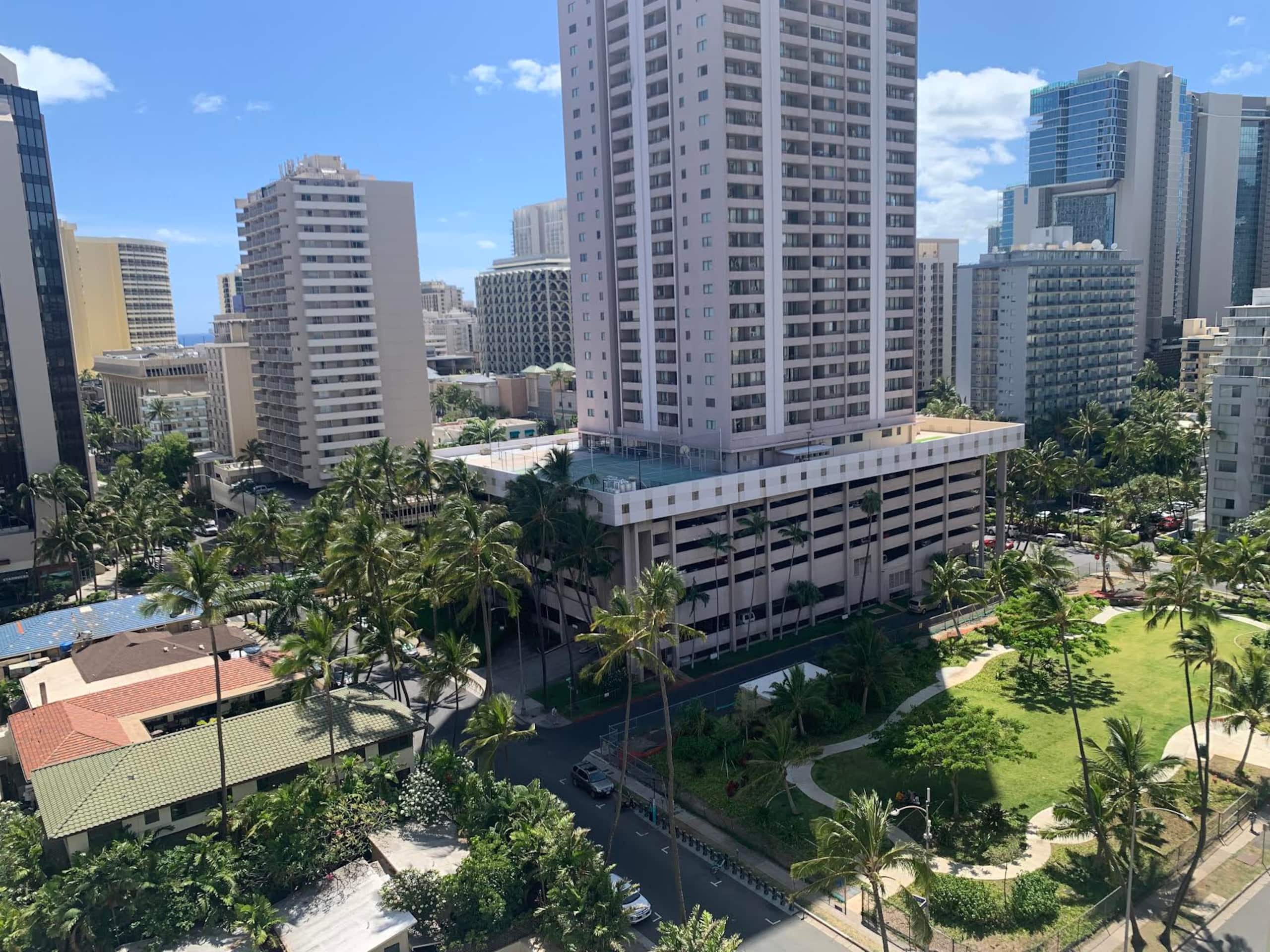 Condo in Honolulu · ★4.92 · 1 bedroom · 3 beds · 1 private bath - Image 14