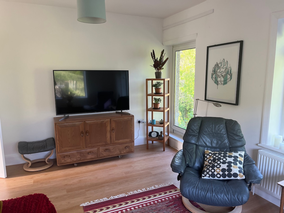 Top Airbnb: Stylish bungalow nestled in the Pennine Hills. a Meltham