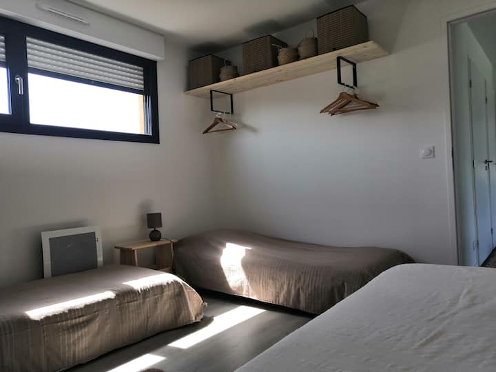 საძინებელი 2 - 2 80 საწოლი, რომელიც შეიძლება აიძულა ერთად