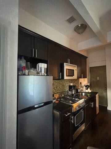 2 BDRM penthouse in the heart of the LES gallery image 5