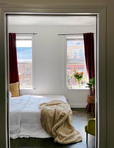 2 BDRM penthouse in the heart of the LES gallery image 2