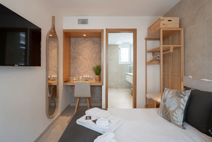 مساحة مكتب غرفة النوم الرئيسية