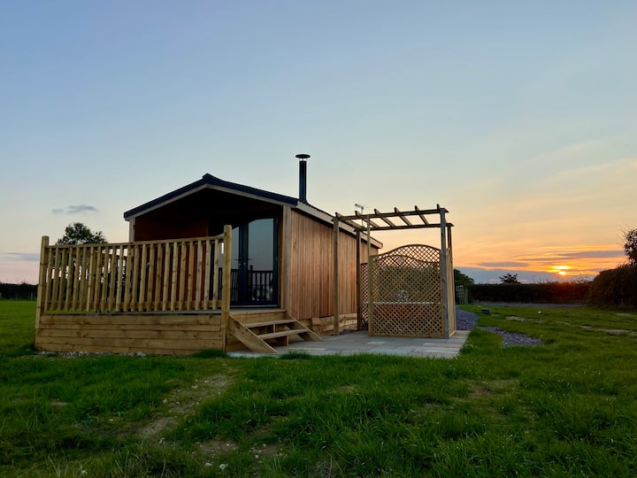 Large luxury coastal glamping pod and outdoor bath Farm stays for