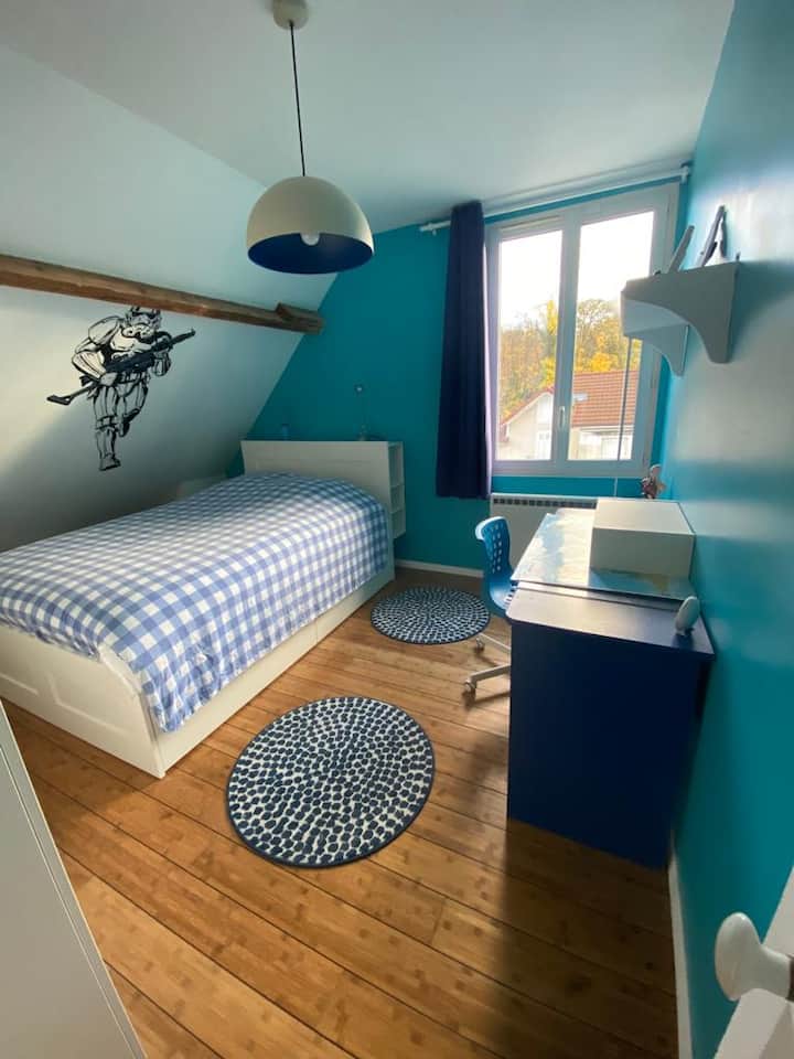 ห้องนอน 2: เตียงใหญ่ x 1