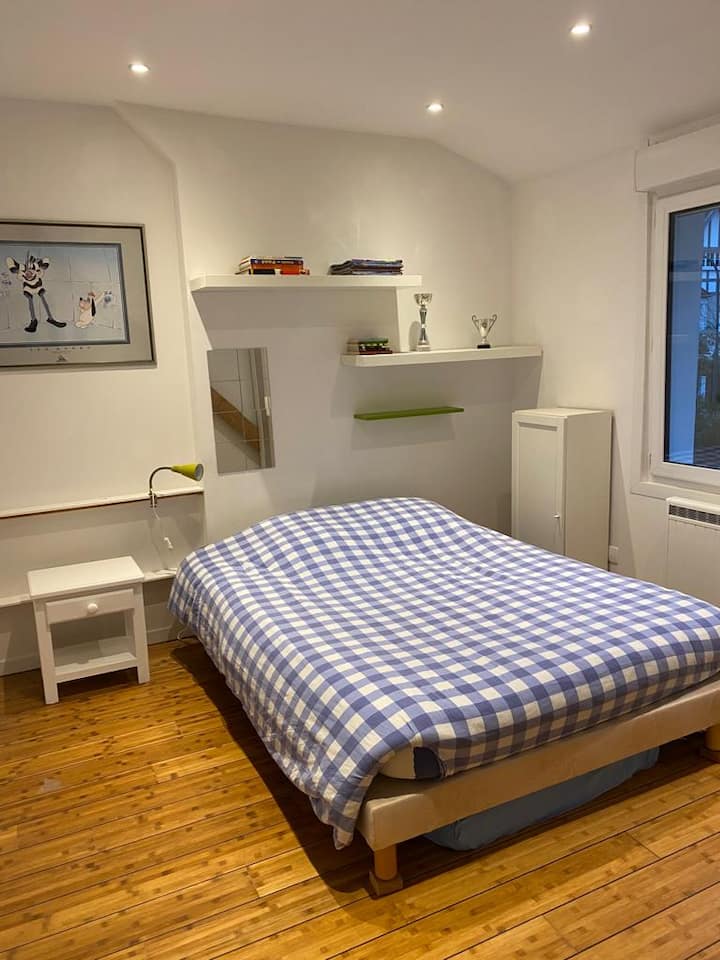 ห้องนอน 1: เตียงใหญ่